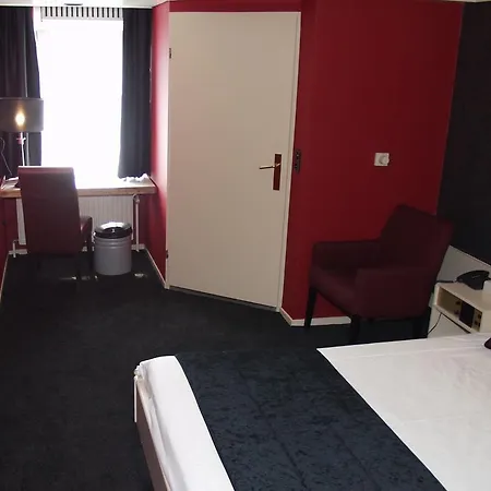 De Postelse Hoeve Отель
